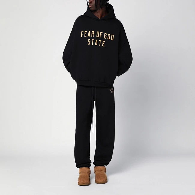 картинка Худи Fear of God Essentials Fleece Hoodie Black магазин Одежда+ являющийся официальным дистрибьютором в России 