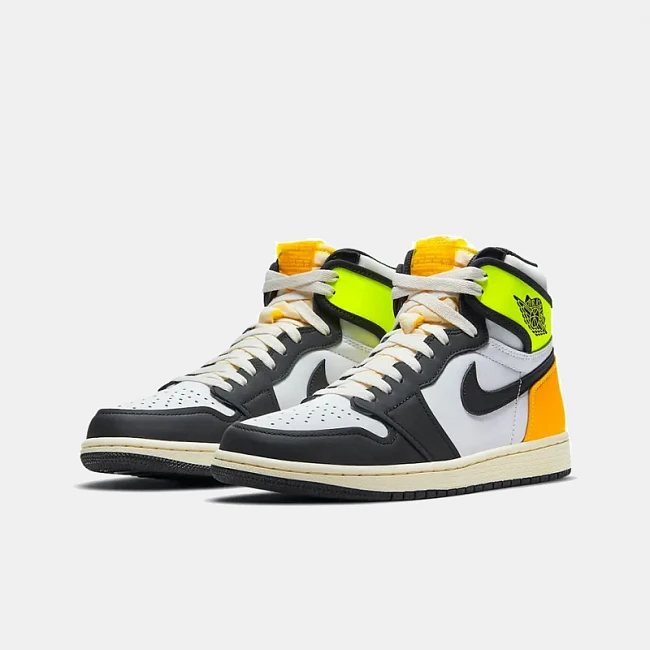 картинка Nike Air Jordan 1 Retro High White Black "Volt University Gold" магазин Одежда+ являющийся официальным дистрибьютором в России 