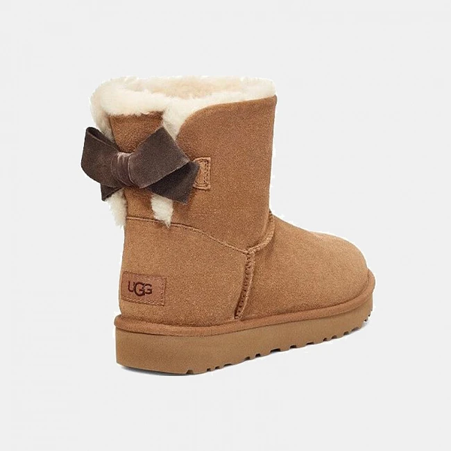 картинка UGG Mini Bailey Suede Bow for Chestnut магазин Одежда+ являющийся официальным дистрибьютором в России 