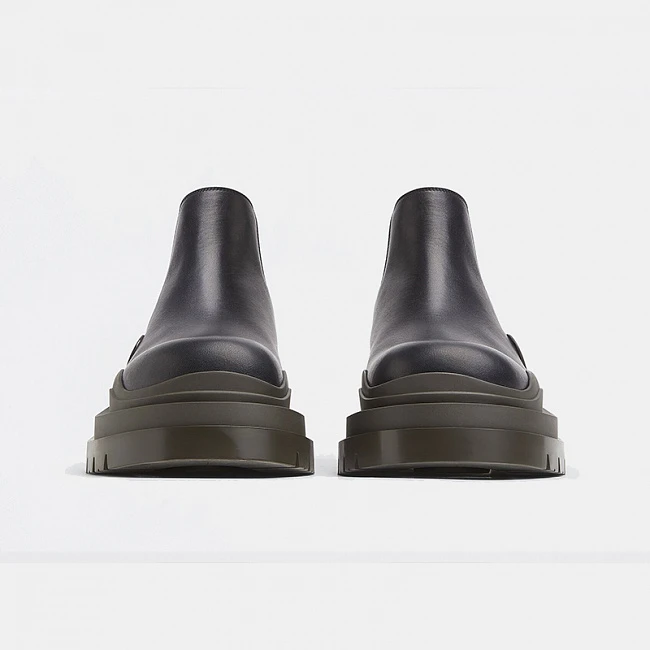 Bottega Veneta Tire Ankle Chelsea Boots Black Camping