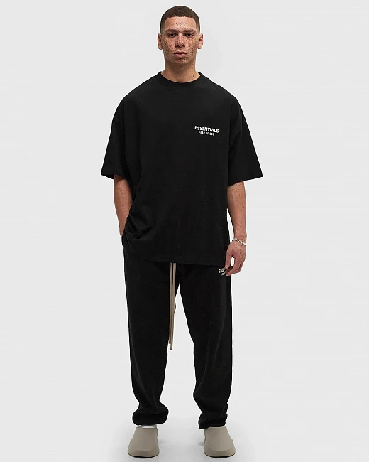картинка Fear of God Essentials Jersey Crewneck Tee Black магазин Одежда+ являющийся официальным дистрибьютором в России 