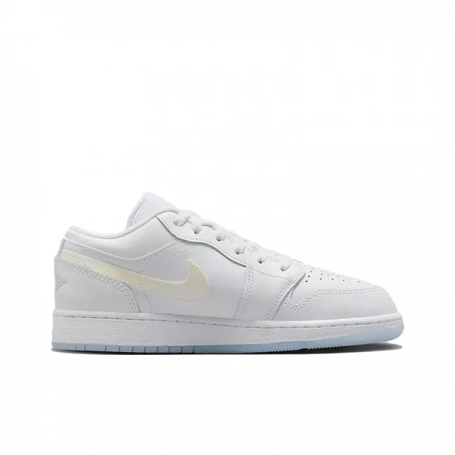 картинка Nike Air Jordan 1 Low SE Glitter Swoosh (GS) магазин Одежда+ являющийся официальным дистрибьютором в России 