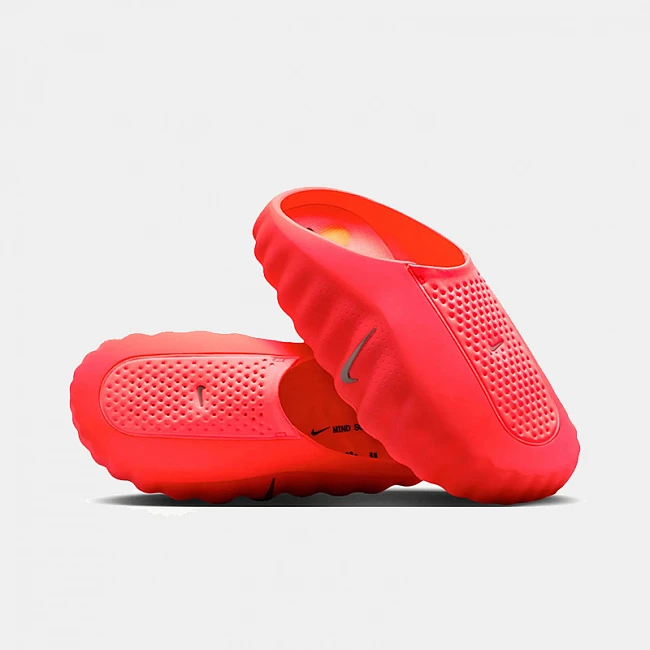 картинка Nike Mind 001 Pregame Solar Red Mules магазин Одежда+ являющийся официальным дистрибьютором в России 