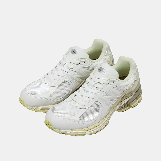 картинка New Balance 2002R Auralee White магазин Одежда+ являющийся официальным дистрибьютором в России 