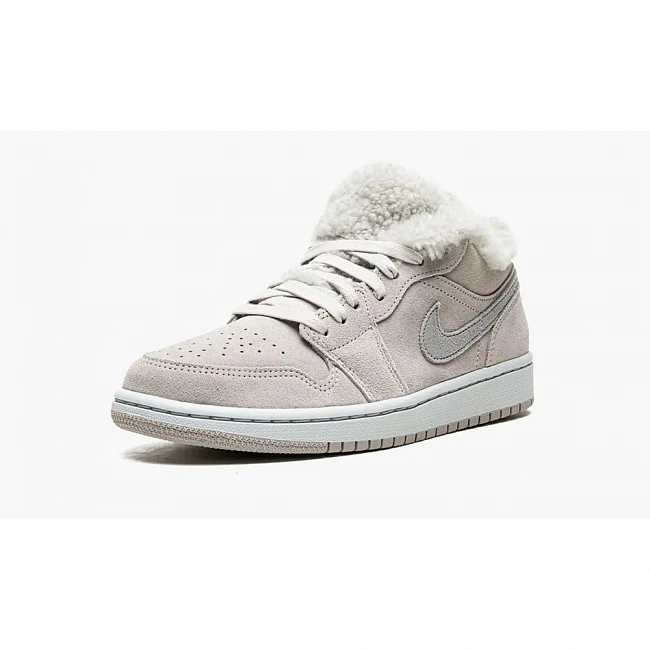 картинка Nike Air Jordan 1 Low SE college Grey/ White магазин Одежда+ являющийся официальным дистрибьютором в России 