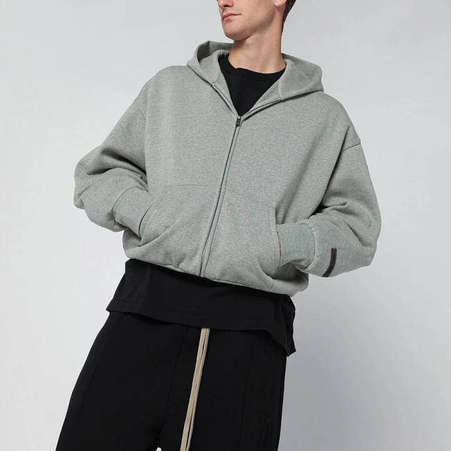 картинка Fear of God Essential Fleece Hoodie Jacke Beton Heather магазин Одежда+ являющийся официальным дистрибьютором в России 