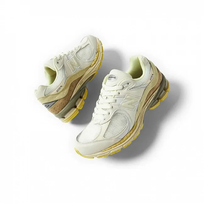 картинка New Balance 2002R Auralee White магазин Одежда+ являющийся официальным дистрибьютором в России 