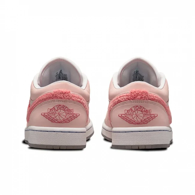 картинка Nike Air Jordan 1 Low SE "Mighty Swooshers Pink" магазин Одежда+ являющийся официальным дистрибьютором в России 