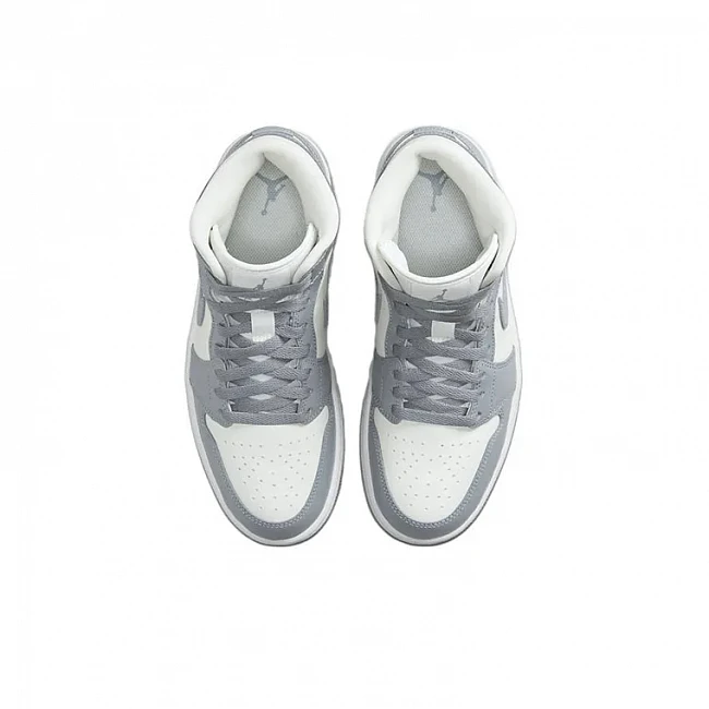 картинка Nike Air Jordan 1 Mid WMNS "Stealth" магазин Одежда+ являющийся официальным дистрибьютором в России 