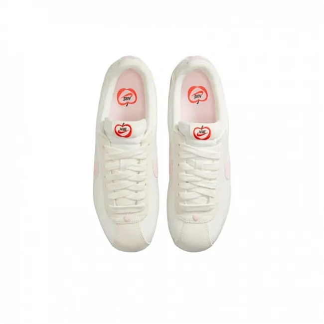 картинка Nike Cortez Pink Foam Sail магазин Одежда+ являющийся официальным дистрибьютором в России 