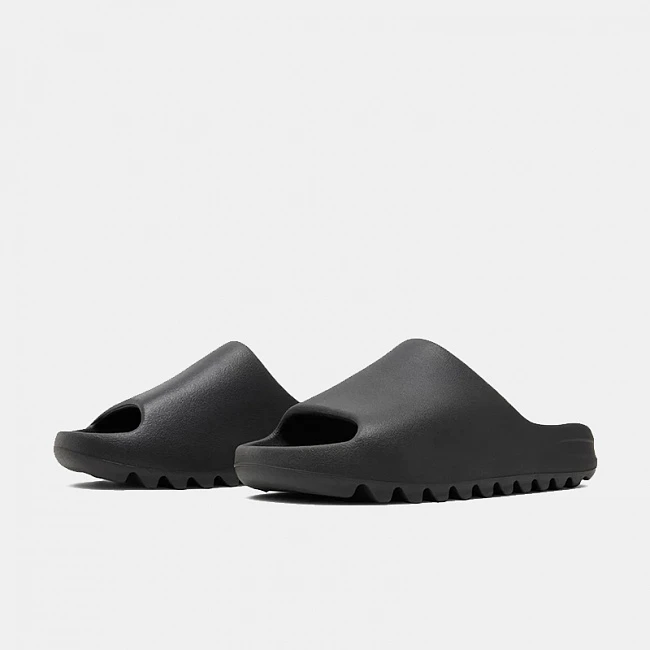 картинка Adidas Yeezy Slide "Onyx" магазин Одежда+ являющийся официальным дистрибьютором в России 