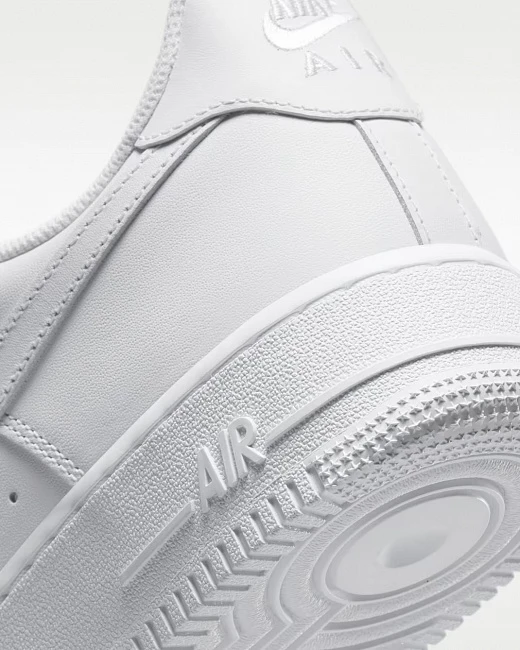 картинка Nike Air Force 1 '07 Triple White магазин Одежда+ являющийся официальным дистрибьютором в России 