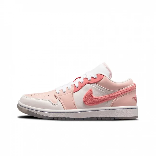 картинка Nike Air Jordan 1 Low SE "Mighty Swooshers Pink" магазин Одежда+ являющийся официальным дистрибьютором в России 