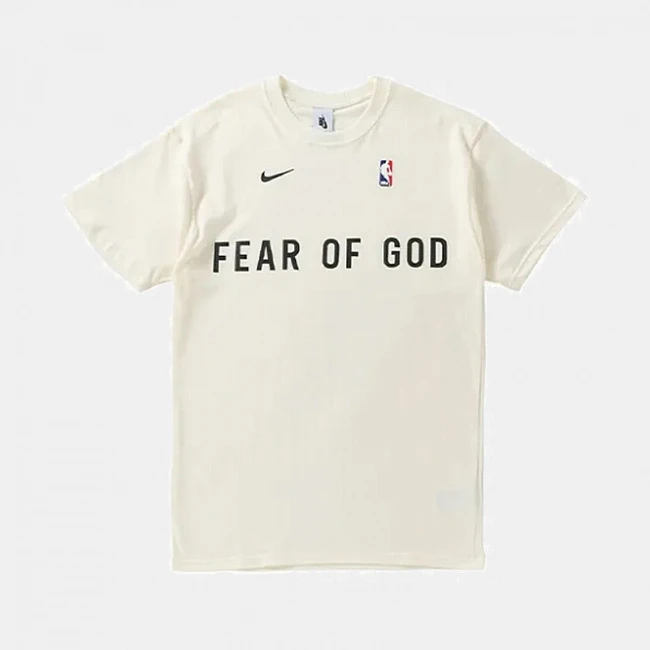 картинка Fear Of God Essentials X Nike Warm Up T-Shirt магазин Одежда+ являющийся официальным дистрибьютором в России 
