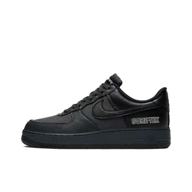 картинка Nike Air Force 1 Low Gore-Tex Black магазин Одежда+ являющийся официальным дистрибьютором в России 