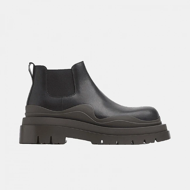 Bottega Veneta Tire Ankle Chelsea Boots Black Camping