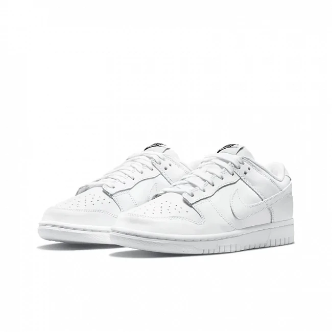 картинка Nike Dunk Low "Triple White" магазин Одежда+ являющийся официальным дистрибьютором в России 