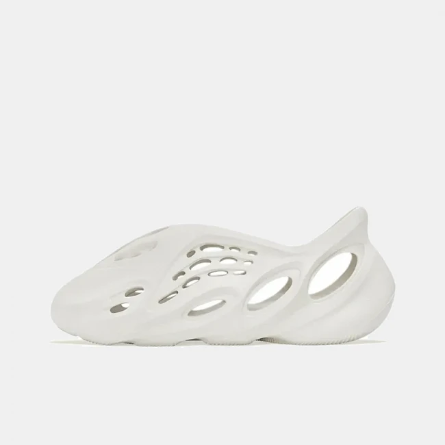 картинка Adidas Yeezy Foam RNNR MXT "Sand" магазин Одежда+ являющийся официальным дистрибьютором в России 