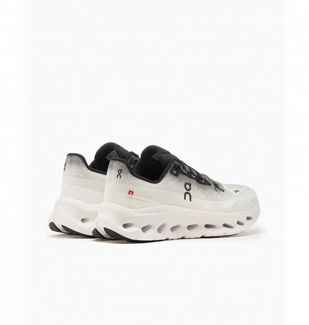 картинка ON Running Cloudtilt Black Ivory магазин Одежда+ являющийся официальным дистрибьютором в России 