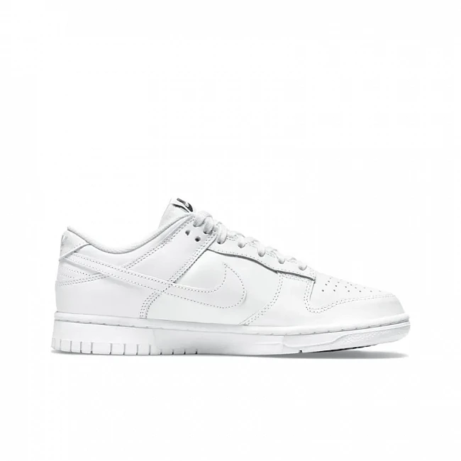 картинка Nike Dunk Low "Triple White" магазин Одежда+ являющийся официальным дистрибьютором в России 