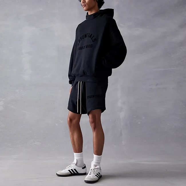 картинка Худи  Fear of God Essentials SS23 Hoodie Jet Black магазин Одежда+ являющийся официальным дистрибьютором в России 