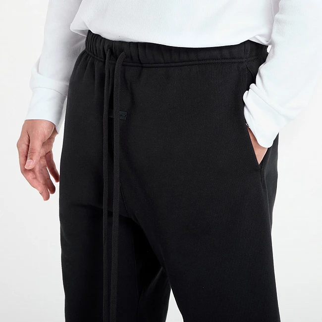 картинка Fear of God Essentials Vintage Sweatpant Jet Black магазин Одежда+ являющийся официальным дистрибьютором в России 