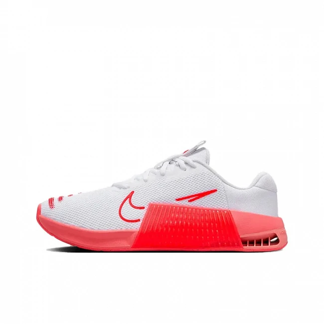 картинка Nike Metcon 9 Low Red магазин Одежда+ являющийся официальным дистрибьютором в России 