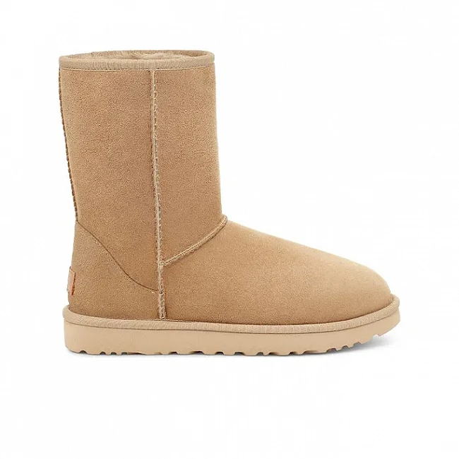 картинка UGG Classic Short II Mustard Seed магазин Одежда+ являющийся официальным дистрибьютором в России 