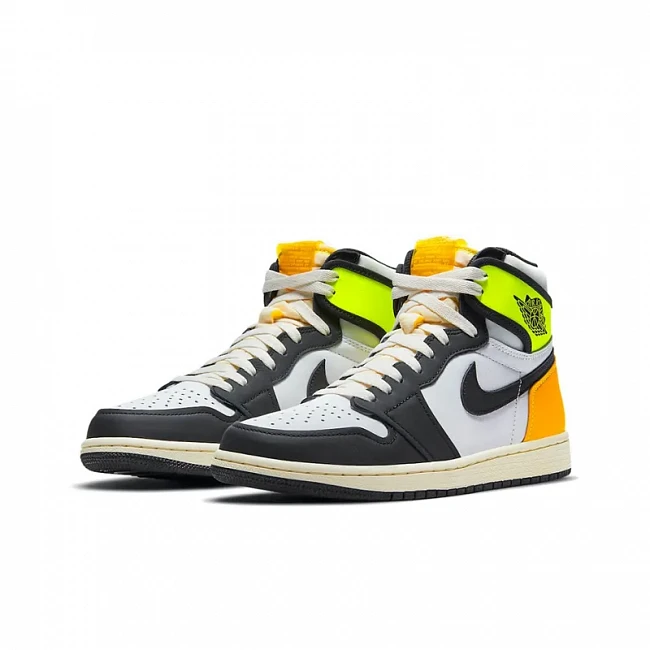 картинка Nike Air Jordan 1 Retro High White Black "Volt University Gold" магазин Одежда+ являющийся официальным дистрибьютором в России 