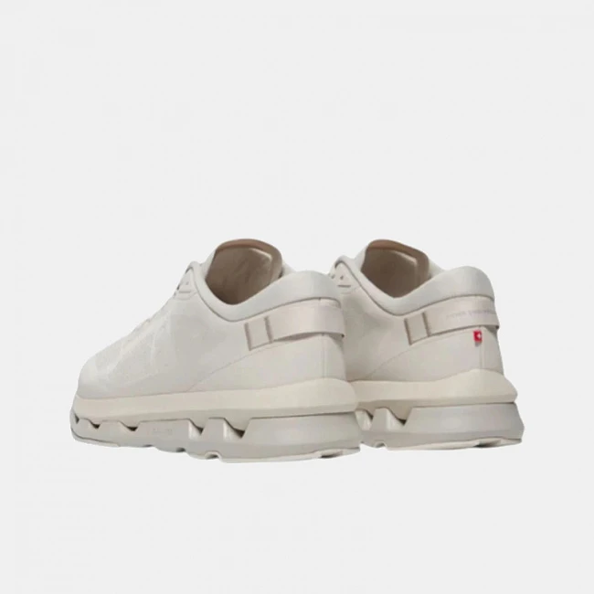 On Cloudzone Pearl / Truffle