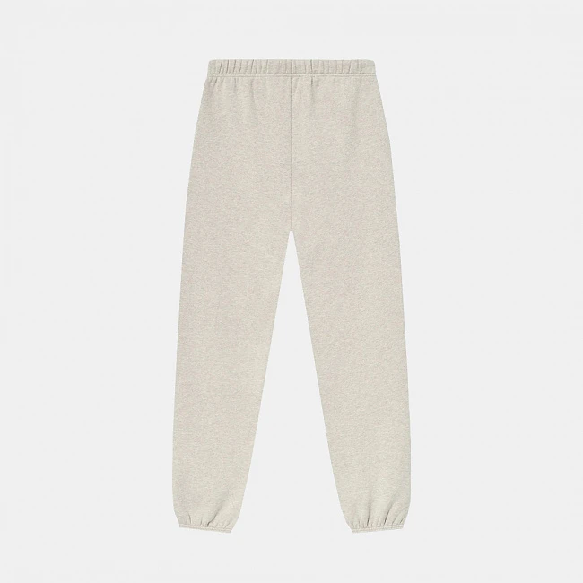 картинка Fear of God Essentials Fleece Sweatpant Heather Stone магазин Одежда+ являющийся официальным дистрибьютором в России 