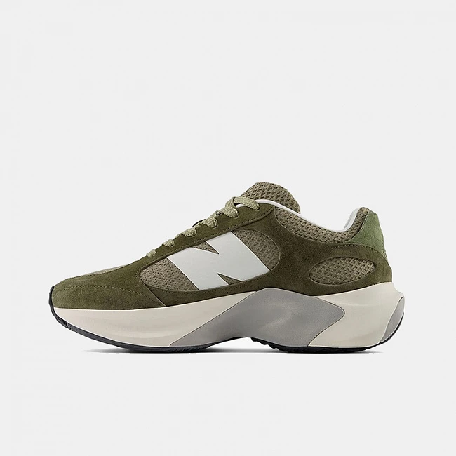 картинка New Balance UWRPD Runner CCC Green Olive магазин Одежда+ являющийся официальным дистрибьютором в России 