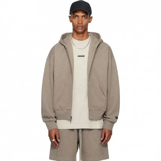 картинка Fear of God Essentials SS25 Classic Fleece Zip-Up Hoodie Homestead Heather магазин Одежда+ являющийся официальным дистрибьютором в России 