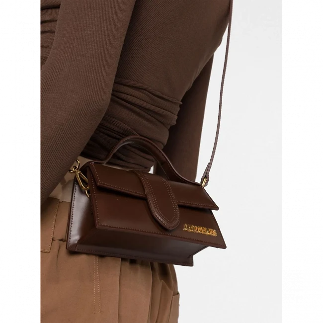 картинка Jacquemus Le Bambino Leather Tote Bag Brown магазин Одежда+ являющийся официальным дистрибьютором в России 