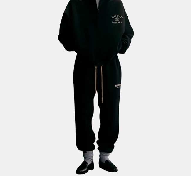 картинка Fear of God Essentials Fleece Sweatpant 'Black' магазин Одежда+ являющийся официальным дистрибьютором в России 
