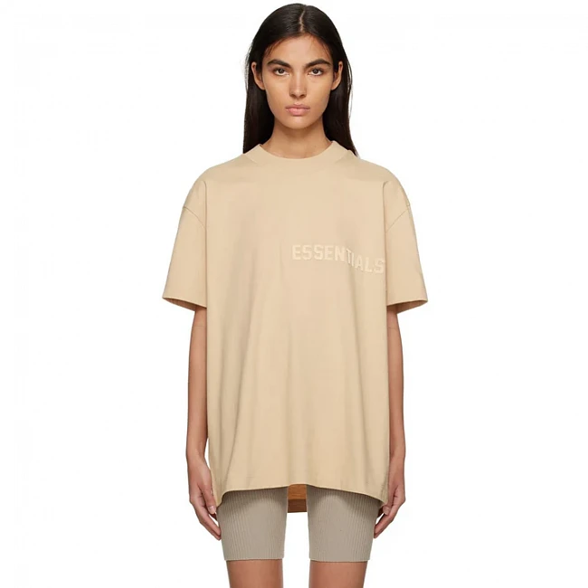 картинка Футболка Fear of God Essentials SS23 Tee Sand магазин Одежда+ являющийся официальным дистрибьютором в России 