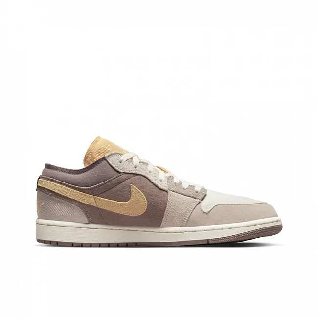 картинка Nike Air Jordan 1 Low Se Craft Taupe Haze магазин Одежда+ являющийся официальным дистрибьютором в России 