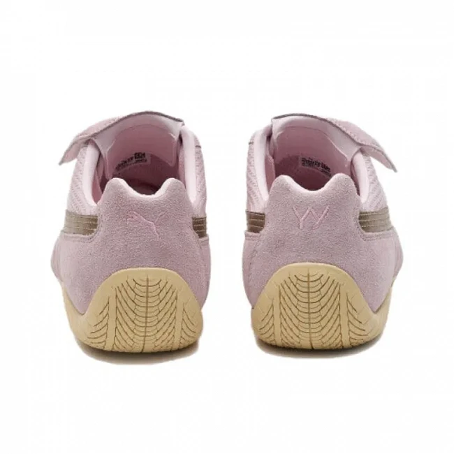 картинка PUMA X Open Yy Speedcat Whisp Of Pink Chamomile магазин Одежда+ являющийся официальным дистрибьютором в России 