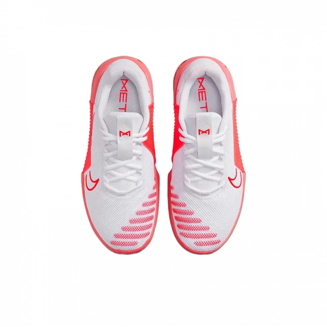 картинка Nike Metcon 9 Low Red магазин Одежда+ являющийся официальным дистрибьютором в России 