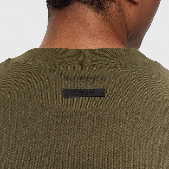 картинка Fear of God Essentials Short-Sleeve Tee 'Ink' магазин Одежда+ являющийся официальным дистрибьютором в России 