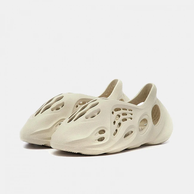 картинка Adidas Yeezy Foam RNNR MXT "Sand" магазин Одежда+ являющийся официальным дистрибьютором в России 