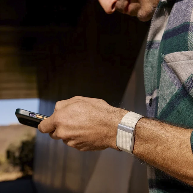 картинка Ремешок Whoop 5.0 Dune магазин Одежда+ являющийся официальным дистрибьютором в России 