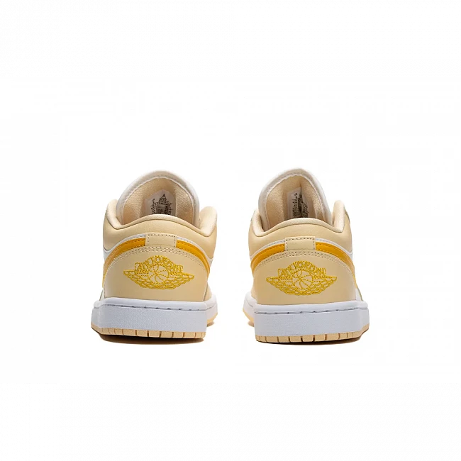 картинка Nike Air Jordan 1 Low Sail Pale Vanilla магазин Одежда+ являющийся официальным дистрибьютором в России 