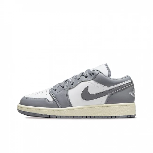 картинка Nike Air Jordan 1 Low Vintage Grey GS магазин Одежда+ являющийся официальным дистрибьютором в России 