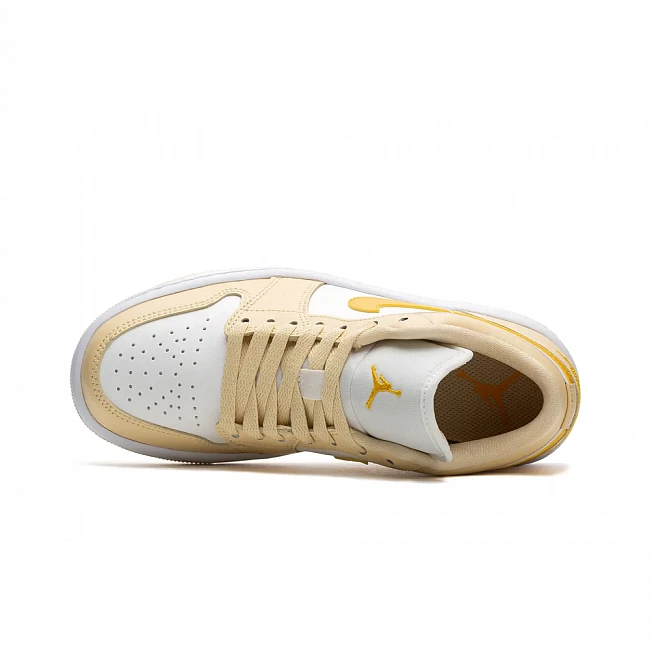 картинка Nike Air Jordan 1 Low Sail Pale Vanilla магазин Одежда+ являющийся официальным дистрибьютором в России 