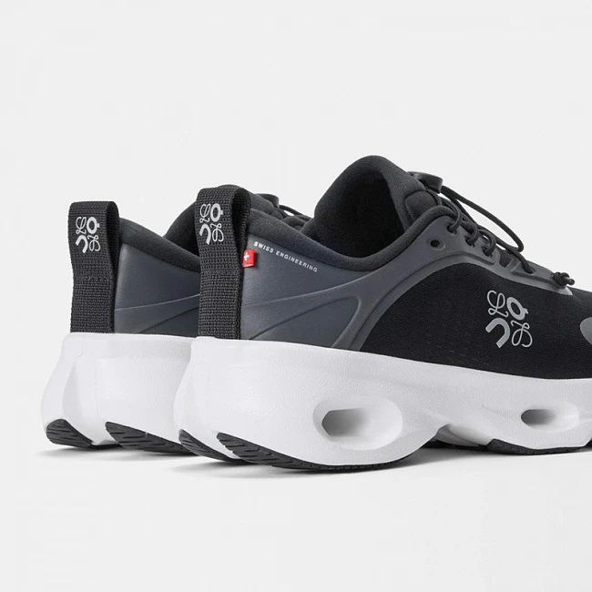 On x LOEWE Cloudsolo Black / White