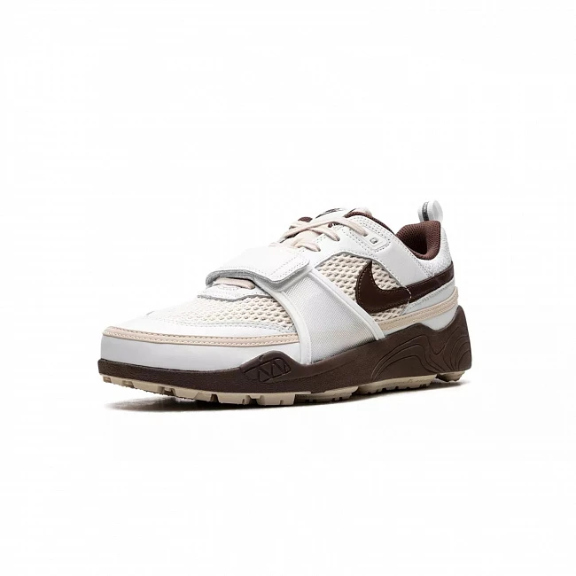 картинка Travis Scott Nike Zoom Field Jaxx Light Chocolate магазин Одежда+ являющийся официальным дистрибьютором в России 