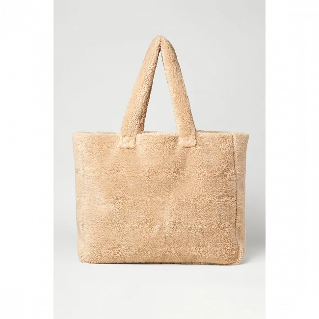 картинка Alo Yoga Foxy Sherpa Tote Camel магазин Одежда+ являющийся официальным дистрибьютором в России 