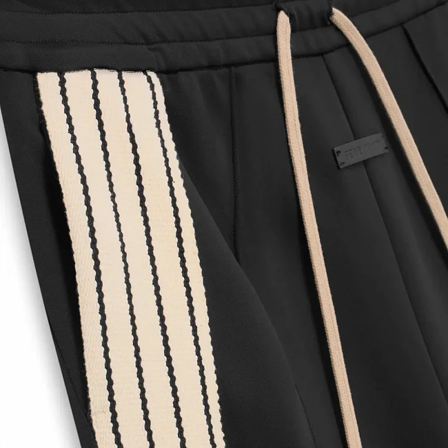 картинка Fear of God Sport Nylon Stripe Relaxed Sweatpant 'Black' магазин Одежда+ являющийся официальным дистрибьютором в России 