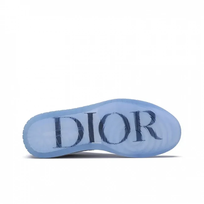 картинка Nike Air Jordan 1 Low X Dior 'White Grey' магазин Одежда+ являющийся официальным дистрибьютором в России 